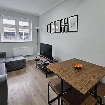 Newly Refurbished Apartment Central London